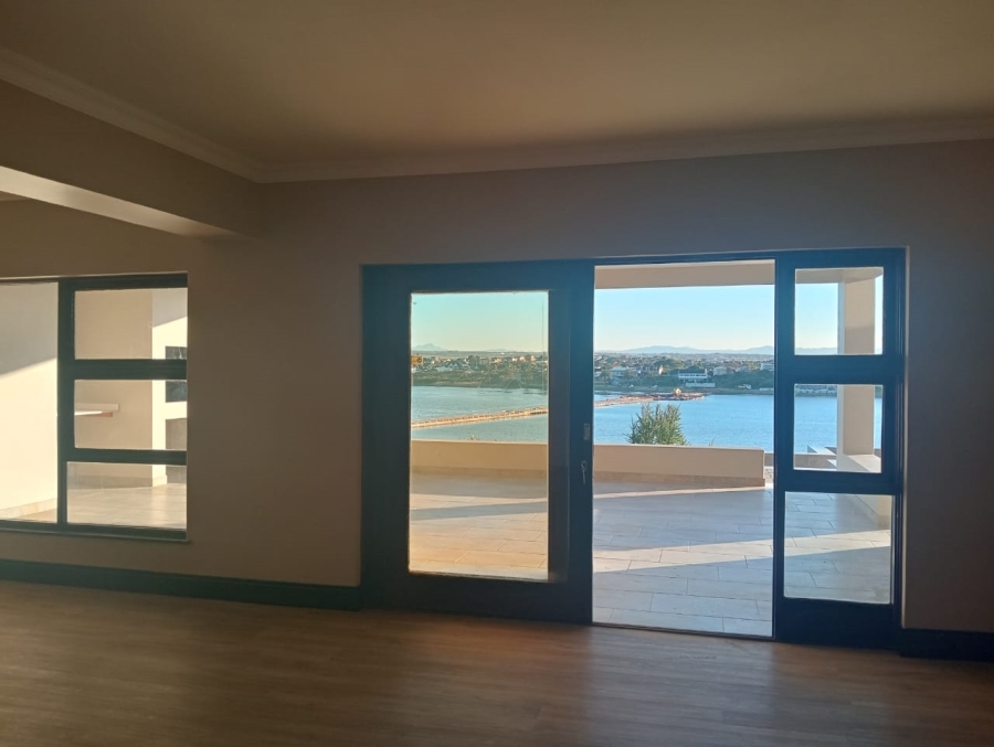 5 Bedroom Property for Sale in Paradise Beach Eastern Cape